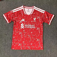 Форма футбольная Liverpool красная